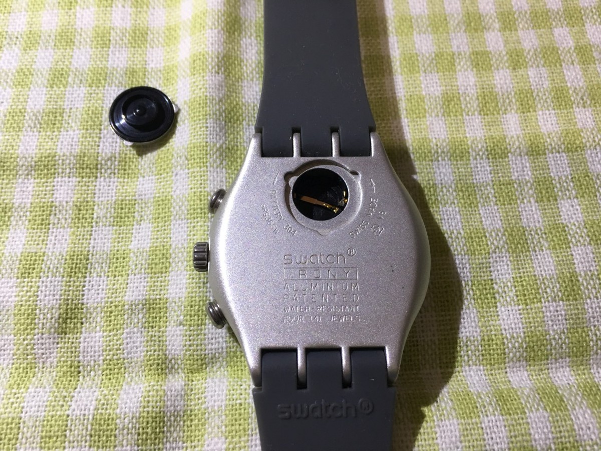 送料520円！　貴重　swatch　スウォッチ　SWISS　腕時計　メンズ　レディース　ケース付き　電池切れ　現状品