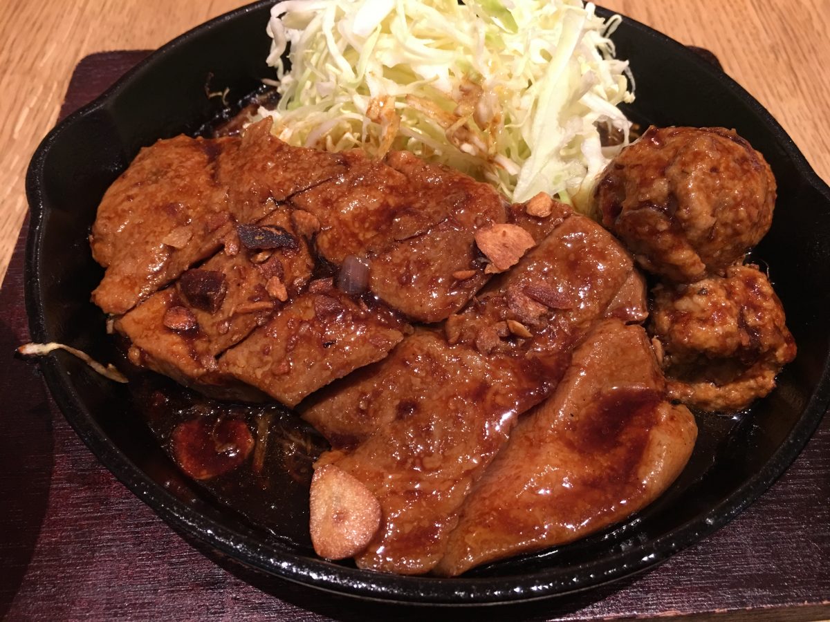 東京トンテキさんの豚のステーキは柔らかくてジューシーでした 2017年04月03日投稿 マイハリ