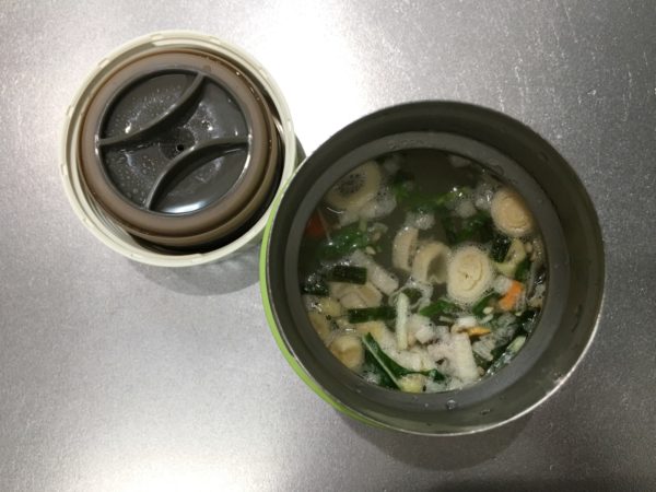 スープジャーにお米と食べるスープと熱湯